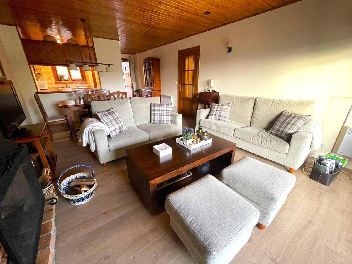 Appartement entier, Bonita planta baja con vistas panorámicas y piscina in Enveitg, Parc naturel régional des Pyrénées catalanes