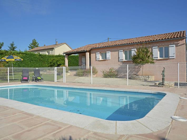 Villa for 8 people, with Terrace and Garden as well as Pool in Southern France