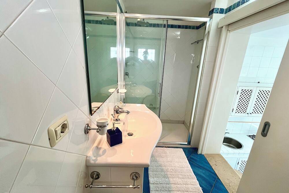 Apartamento entero, Magnificent seaside residence with a 50 m² rooftop terrace and 2 large balconies in Marina di Ostuni, Salento