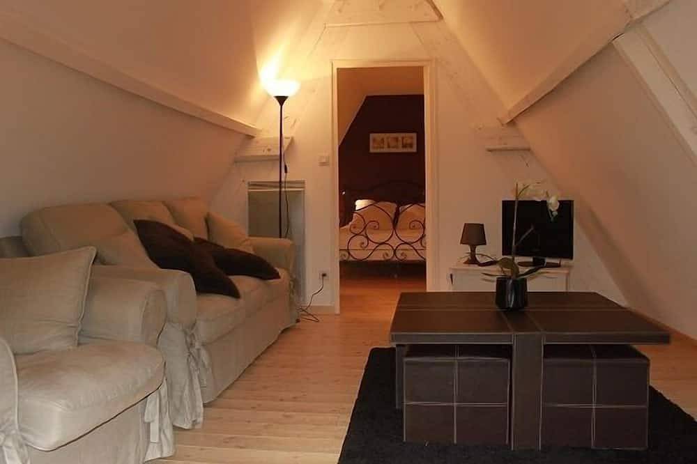 Gîte de 6 personnes avec Spa intérieur et piscine extérieure 2 nuits minimums in Saint-Éloi-de-Fourques, Région de Bernay