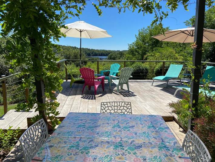 Location de vacances pour 4 personnes, avec vue ainsi que jardin et piscine, adapté aux familles à Le Vigeant - 3