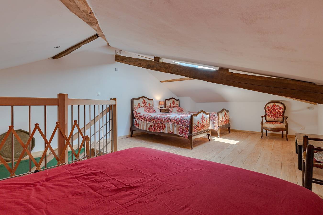 Petite maison 'L'Arche Aux Peyruches' avec terrasse partagée et jardin privé in Assieu, Région de Vienne