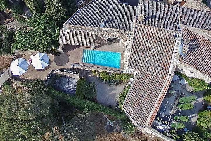 Gîte pour 12 personnes, avec piscine et jardin à La Capelle-et-Masmolène