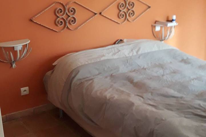 Location de vacances pour 6 personnes, avec terrasse et jardin à Montaren-et-Saint-Médiers - 2