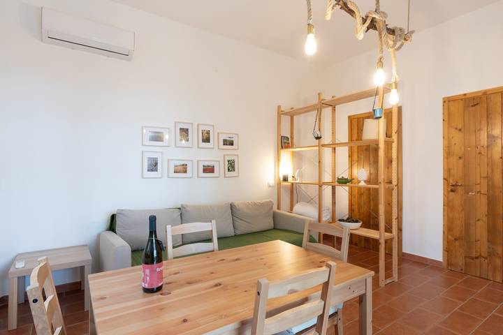 Appartamento intero, Appartamento 'Casa delle Pigne' con Vista Montagna, Terrazza Privata e Wi-Fi in Camporeale, Provincia di Palermo