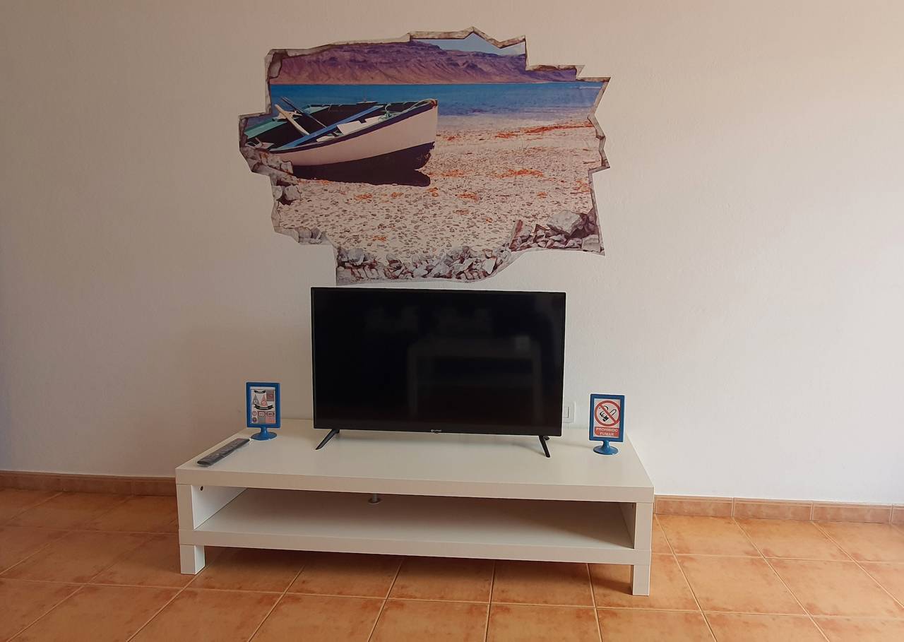 Vacation Home 'Azul' with Sea View, Private Terrace and Wi-Fi in La Graciosa, Parque Natural Archipiélago Chinijo