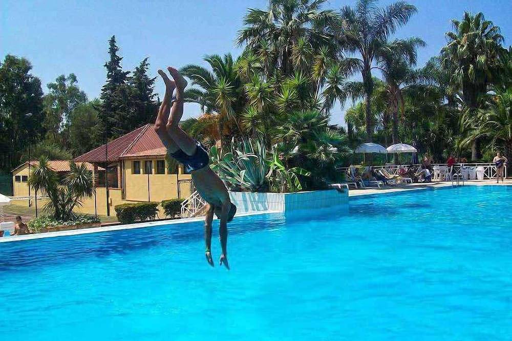 Entire apartment, Holiday apartment amidst Mediterranean nature with barbecue in Centola, Cilento