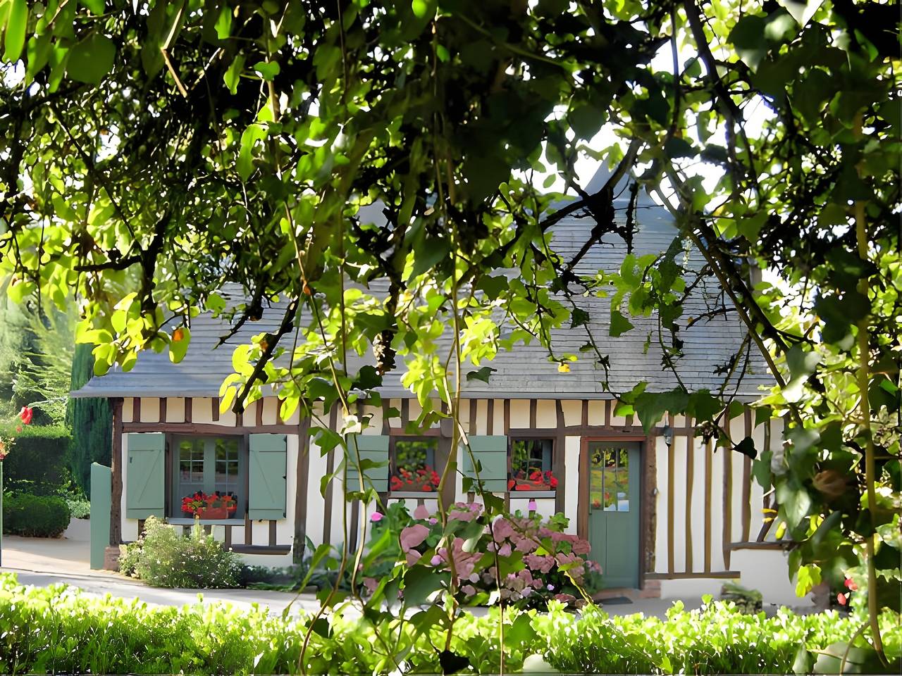 Gîte La Cour Du Four - Deauville with Private Terrace, Garden, and Wi-Fi