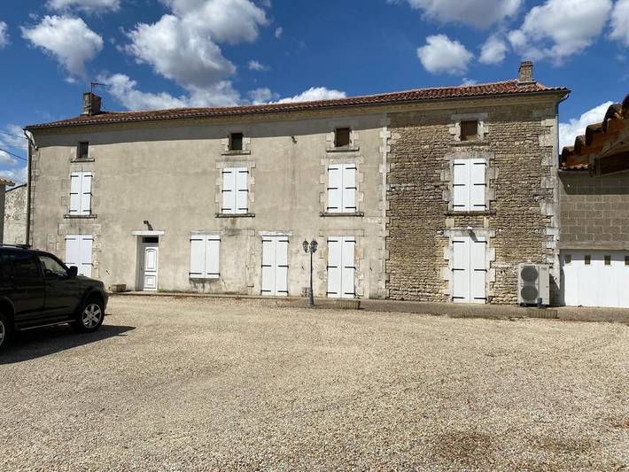 Location de vacances pour 8 personnes, avec vue ainsi que jardin et terrasse à Néré - 2