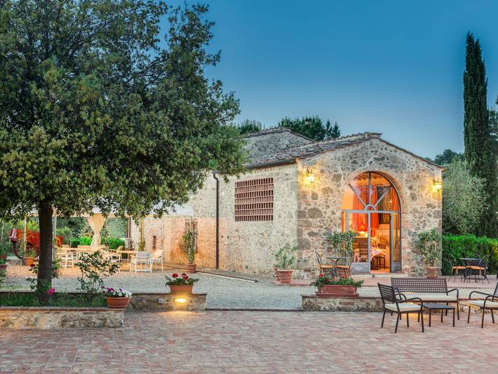 Gîte pour 10 personnes, avec terrasse ainsi que vue et jardin à Poggibonsi - 2