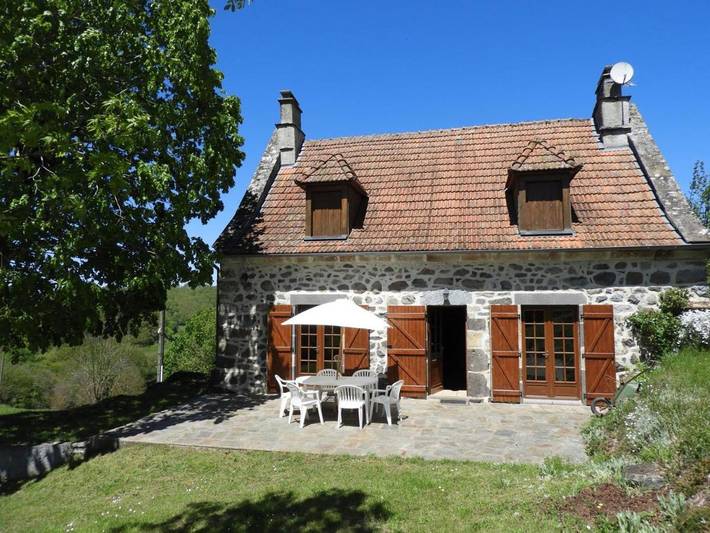 Location de vacances pour 6 personnes, avec Terrasse et Jardin à Ydes