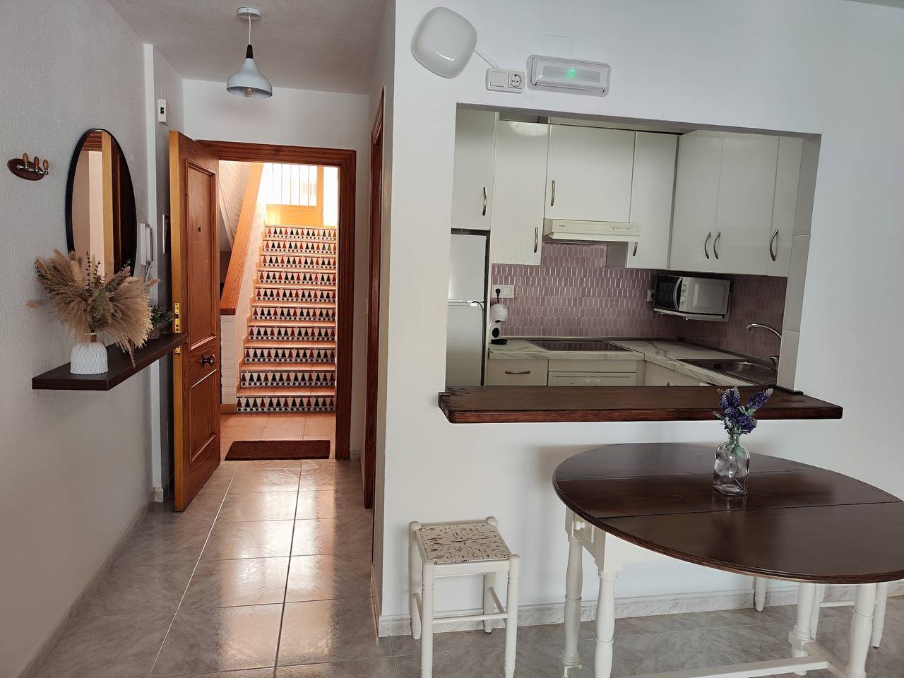 Entire apartment, Apartment 'Antonio' with Shared Pool, Wi-Fi and Air Conditioning in Los Miradores del Puerto, San Javier