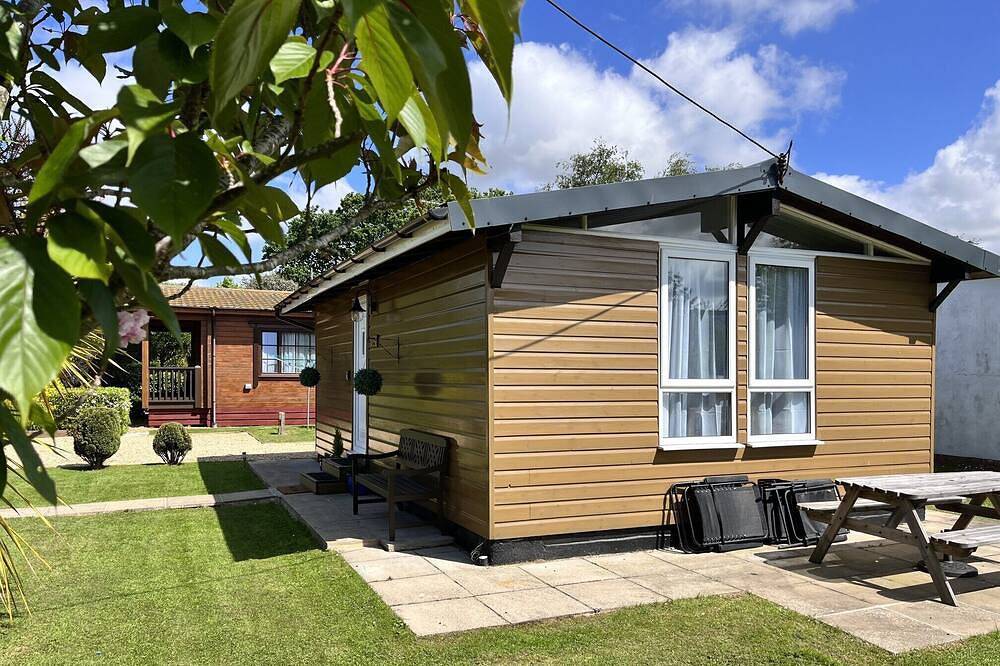 Alberta Lodge, Cedar Springs, Heacham. Just a few minutes walk to the beach. in Heacham, Norfolk Coast