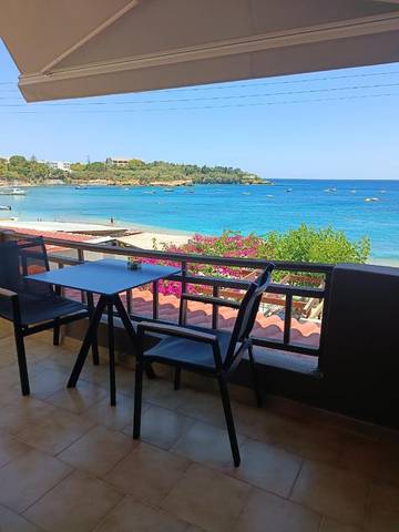 Gîte pour 2 personnes, avec vue et terrasse dans Agia Pelagia