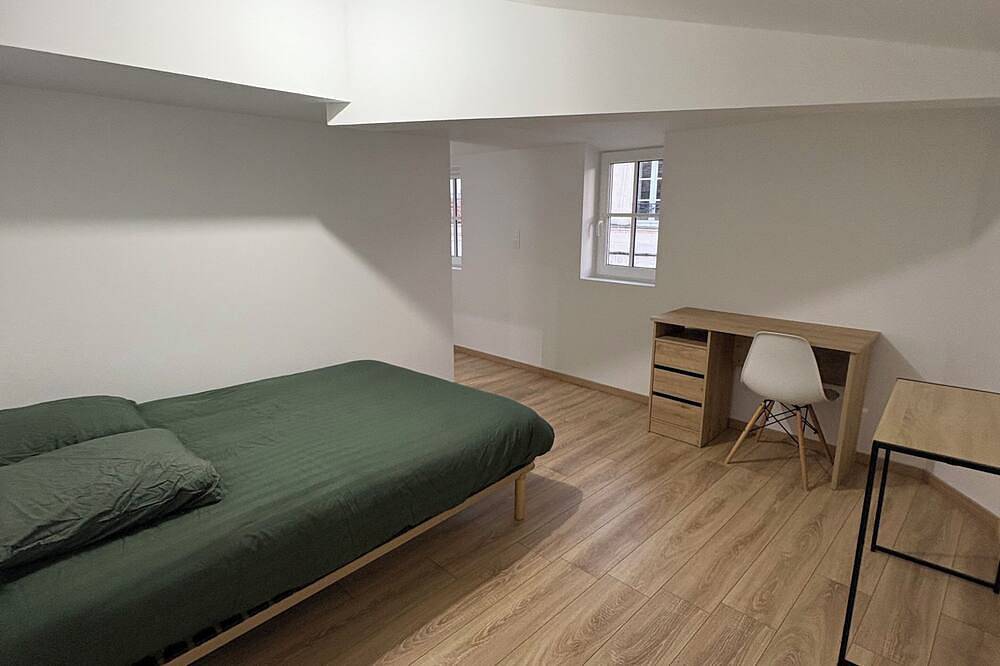 Chambre avec salle de bain et toilette dans appartement de collocation, cuisine in Saintes, Région de Saintes