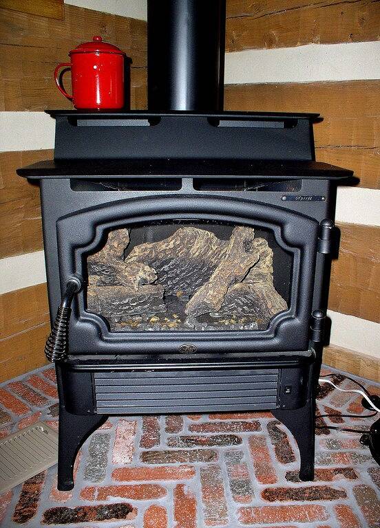 Der Bass Lake Log Cabin mit Wifi Zugang Mount in Willow Cove in Bass Lake