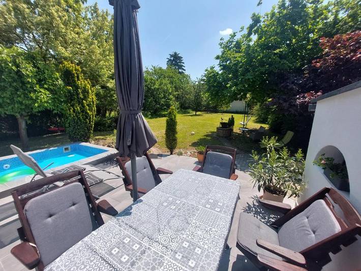 Ferienhaus für 8 Personen, mit Balkon und Terrasse sowie Garten und Kinderpool in Keszthely