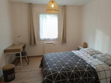 Gîte pour 2 personnes, avec jardin et terrasse à Guécélard