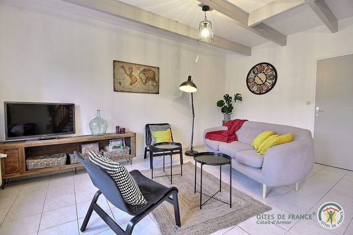 Gîte pour 5 personnes, avec jardin à Saint-Jean-Kerdaniel