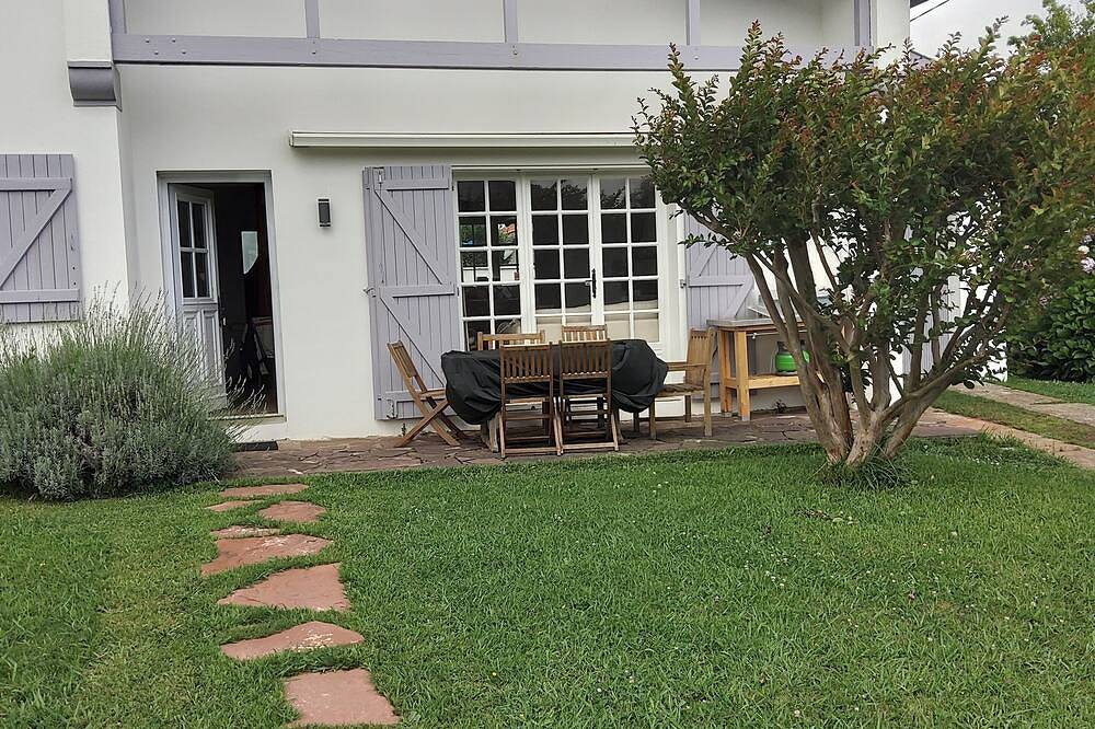 1 or 2 bedrooms, private bathroom & Wc for 2 to 4 people, double beds 160 in Bidart, Bayonne region