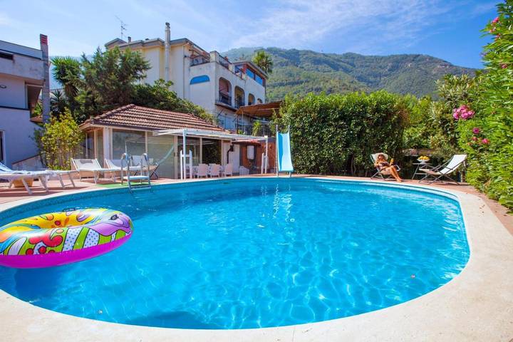Villa per 16 persone, con Balcone e Idromassaggio nonché Terrazza e Giardino a Castellammare di Stabia