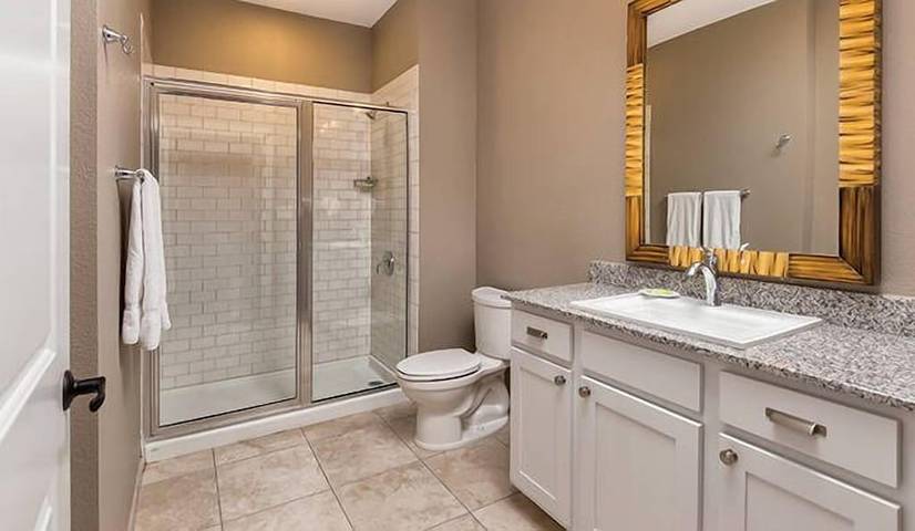 Vacation rental for 4 people, with yard and pool as well as hot tub in Marble Falls