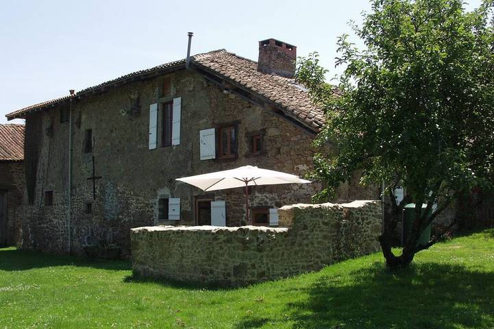 Gîte pour 8 personnes, avec jardin à Chéronnac