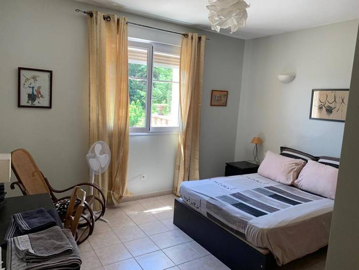 Gîte pour 3 personnes, avec piscine ainsi que jardin et vue, animaux acceptés à Sauveterre - 3