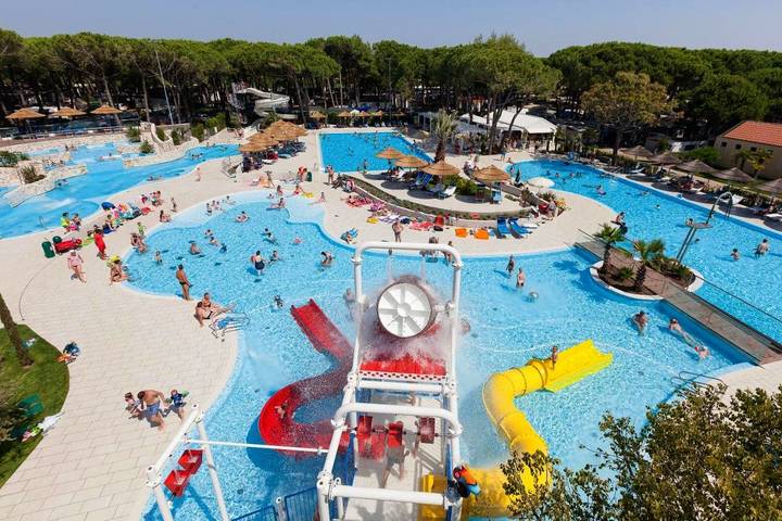 Resort per 4 persone, con Terrazza e Giardino nonché Piscina a Cavallino-Treporti