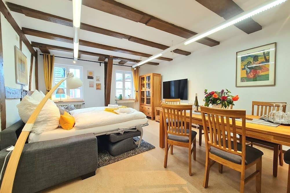 Ganze Wohnung, Avahome: Platz für 6, Wlan, Netflix, Nespresso, Parkplätze mitten in Kandel in Kandel, Rheinebene