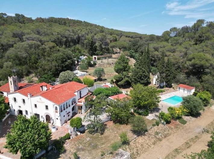 Location de vacances pour 17 personnes, avec terrasse ainsi que piscine et jardin, animaux acceptés à Argentona