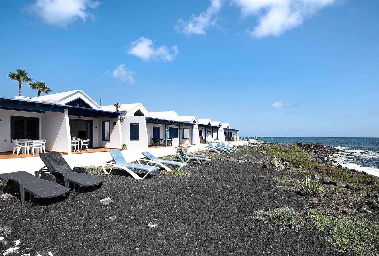 Casa vacanze La Mariana con vista diretta sul mare, Wi-Fi, terrazza e barbecue in Punta de las Mujeres, Haria