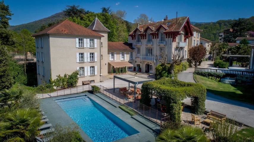 Hôtel pour 2 personnes, avec jacuzzi et piscine ainsi que jardin et sauna à Eybens - 2