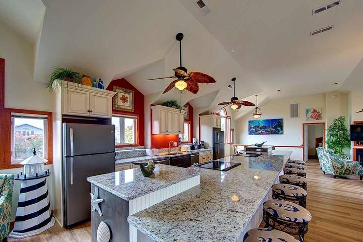 Vacation rental for 26 people, with balcony and hot tub in Outer Banks