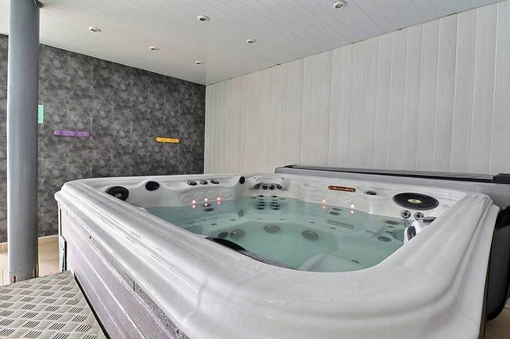 Gîte pour 6 personnes, avec Jacuzzi et Terrasse ainsi que Jardin et Piscine à Plouhinec (Morbihan) - 3