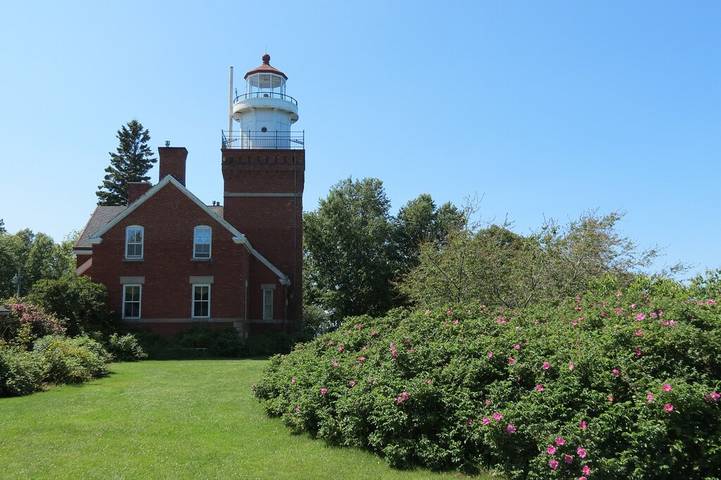 Vacation rental for 8 people, with yard, with pets in Upper Peninsula of Michigan