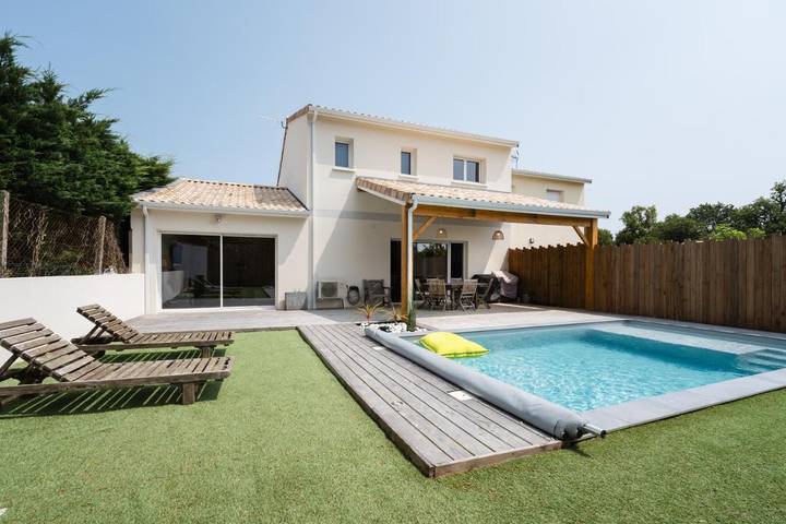 Location de vacances pour 6 personnes, avec terrasse ainsi que piscine et jardin à Fargues-Saint-Hilaire - 3