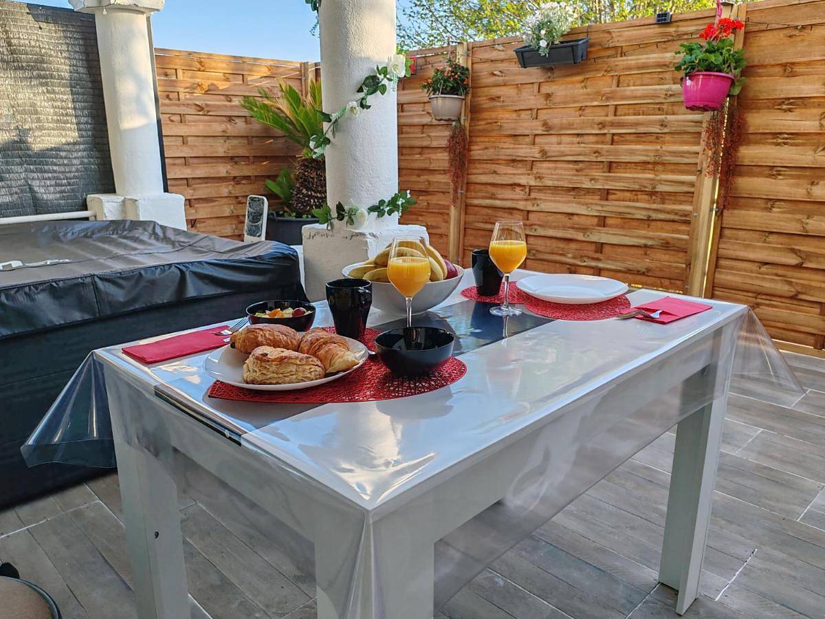 Appartement entier, One-Bedroom Apartment in Valence d'Agen, Quercy