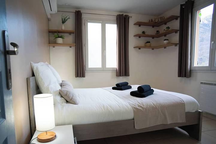 Location de vacances pour 6 personnes, avec terrasse et jardin à Roquebillière - 4