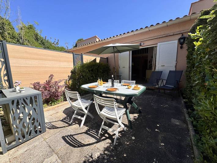 Ferienwohnung für 4 Personen, mit Pool und Seeblick sowie Terrasse - 1
