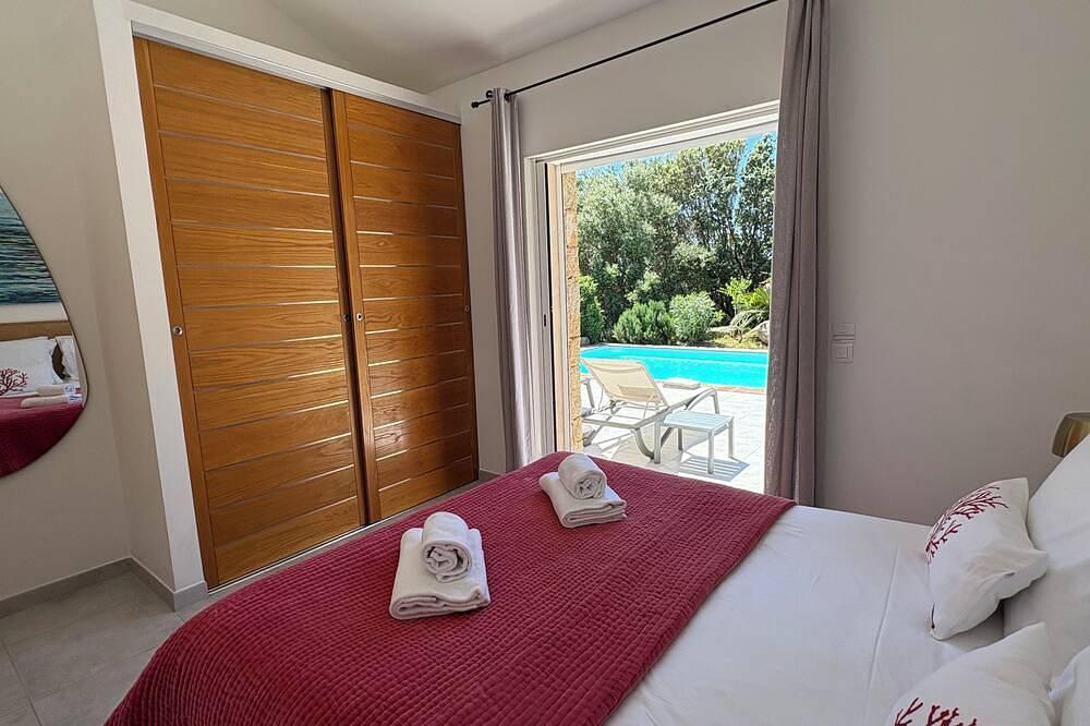 Magnificent villa with sunny private pool, near Bonifacio. in Figari, Sartène e dintorni