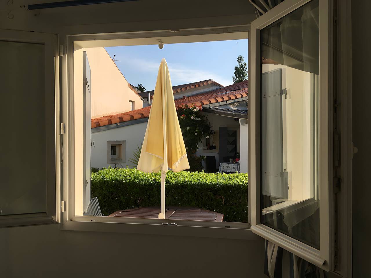 Chambre d’hôtes « Lajarrieleduc » avec terrasse commune, jardin partagé et Wi-Fi in La Jarrie, Région de La Rochelle