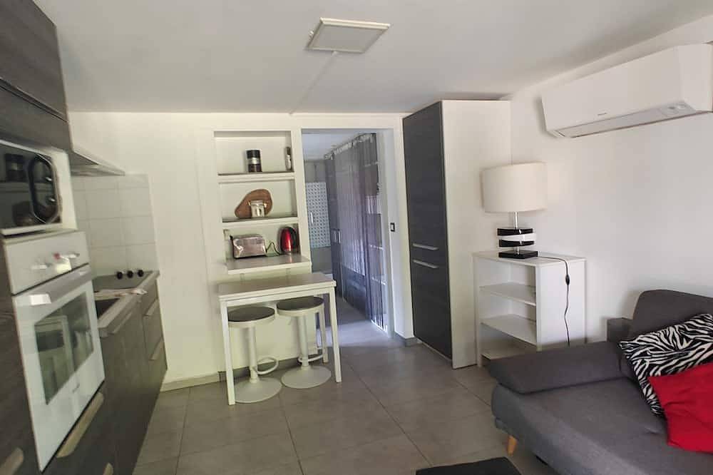 Appartement entier, Proche Bordeaux : climatisation, parking et environnement bucolique in Latresne, Région de Bordeaux