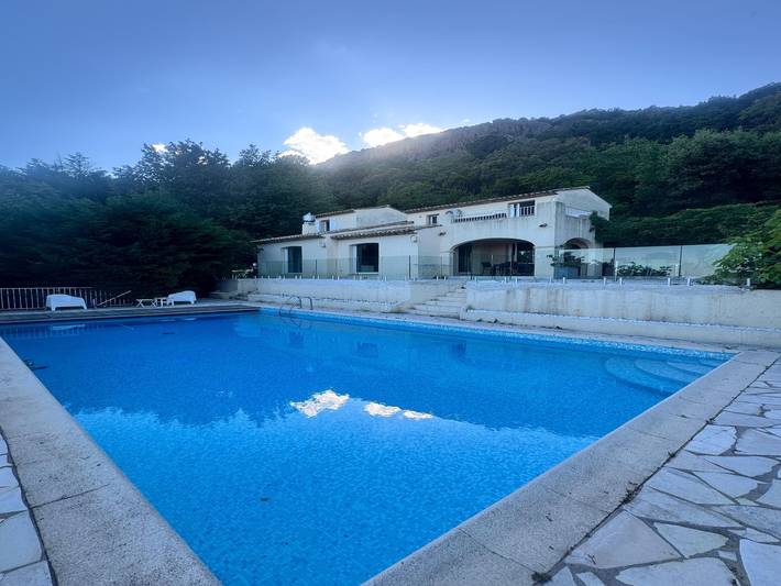 Maison de vacances pour 6 personnes, avec Terrasse ainsi que Jardin et Piscine à La Garde-Freinet