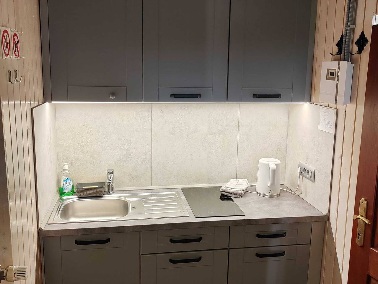 Mountain Vista Cottage with Private Sauna - One Bedroom Cottage in Upper Carniola