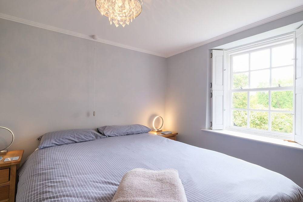 Lantern Cottage, pet friendly, country holiday cottage in Charlestown in Charlestown, Cornwall