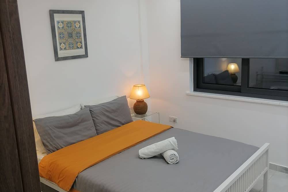 Entire apartment, Charming 1-bedroom apartment in fabulous Paphos with Ac, Wifi in Paphos, South Cyprus