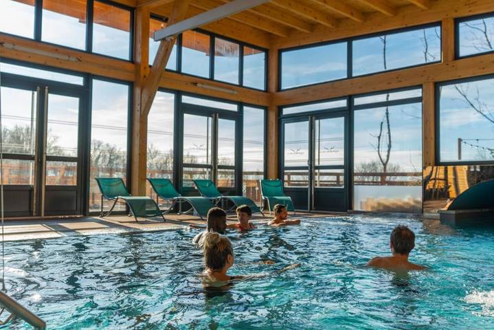 Appart’hôtel pour 8 personnes, avec Terrasse et Jardin ainsi que Piscine et Vue