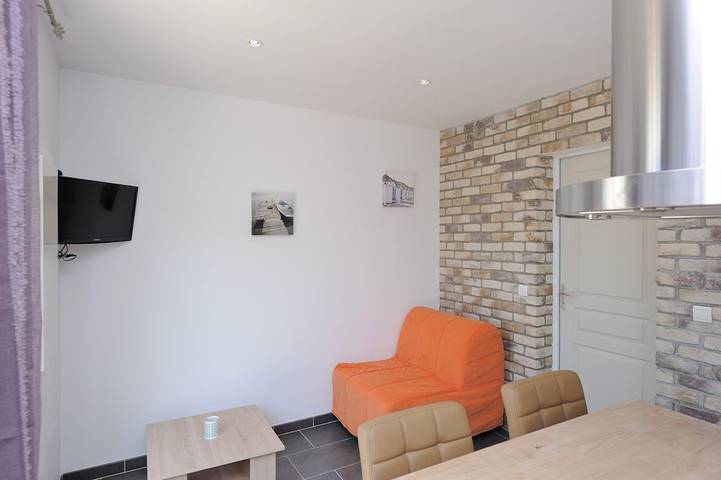 Chalet pour 2 personnes, avec terrasse ainsi que jardin et piscine en Corse - 2