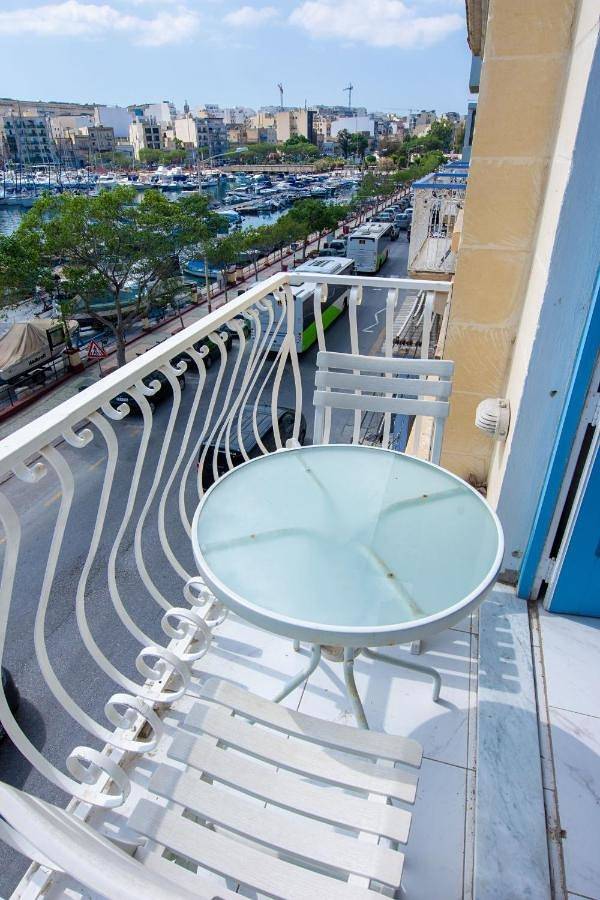 Appartement de vacances entier, Seafront Room in Msida, Île de Malte